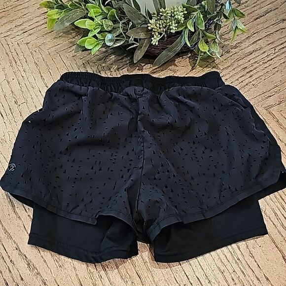 Girls Black champion shorts size M - Picture 5 of 6